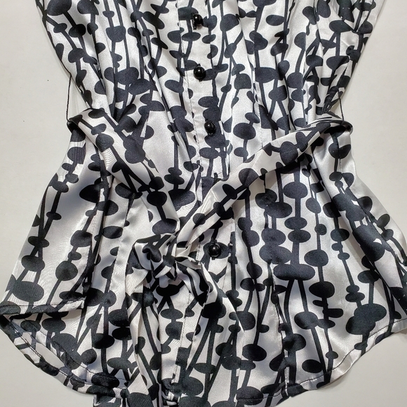 👸🧥 BCBGMAXAZRIA button down tie blouse - Picture 6 of 8